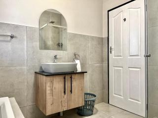 Modern 2 Bedroom Apartment near Carstenhof Hospital, Glen Austin - 7