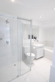 Upmarket City Apartment Mountain Views - 3