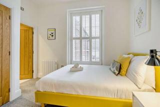 Beautiful Town Centre Apartment 110 Square Metre With Parking WEEKLY and MONTHLY Reduced Rates - 5