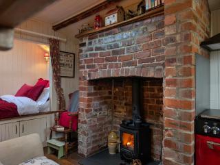 Romantic country cabin with log burner, spectacular views, spa hot tub - Brecon Beacons National Park - 2