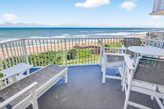 Updated direct oceanfront 2/2, corner condo with private balcony, heated pool and garage - 9