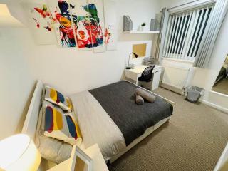 Modern City Apartment - 6