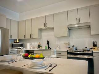 Modern & Cozy Work-Friendly Getaway with Pool & Gym - 6