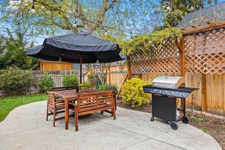 Walkable North End Home with Free Bikes - 7