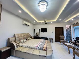 Hill View Apartment - 2