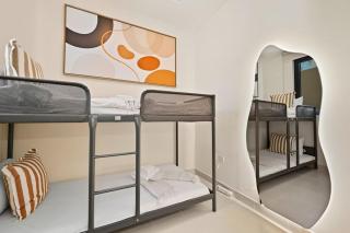 Luxe 4BR Villa with Garden, Parking and Pool - 1