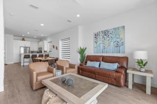 Las Velas 601 Sunset Haven Stunning Lagoon and Private Boat Dock - 5