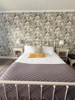 Sunny Miami Beach Getaway , Steps from the Ocean! - 1