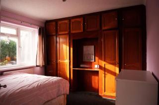 Captivating 3-Bed House in Birmingham - 6