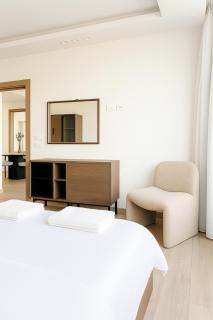 Sunlit Suite with Designer Touches - 2BR Lakeview - 4