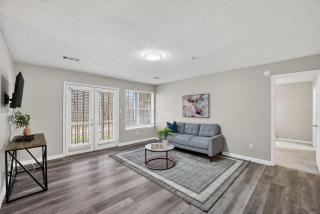 Stylish 2BR2BA with room to unwind - Stockbridge - 9