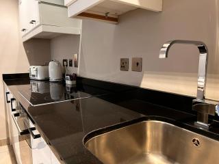 Luxury 2-Bed Apartment on Park Square, Leeds - 3