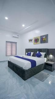 Spring Oasis Newly renovated 3 bdrm apt - 3