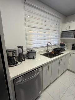 Casa amplia con WiFi y piscina, a min del mar, 10p - 4