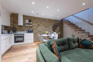 Soho Harmony Haven: Chic 2-Bed, 2-Bath Urban Retreat - 3