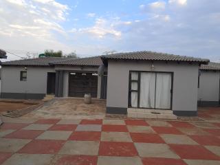 Tsoga OTirele guesthouse - 9