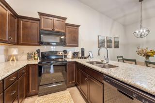 Beautiful 3 bed 2 bath updated home with garage - 7