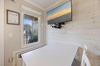 Seaside Villa with Ocean Views & Balcony Bliss - 2