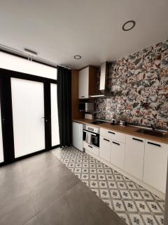 R9 Trabajo y Descanso Premium Junto a Metro Madrid - 1