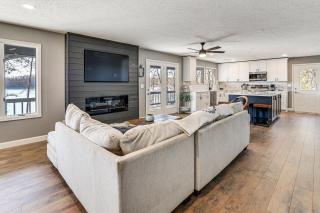 Waterfront Deck! Shell Knob Gem on Table Rock Lake - 5