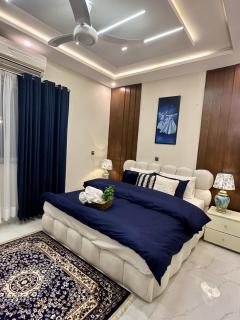 3BR Luxury Cozy Home DHA - 0