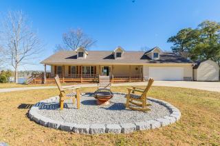 Private Dock & Hot Tub: Lakefront Eufaula Escape - 0