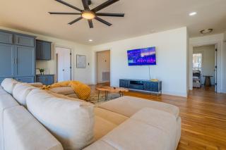 Private Dock & Hot Tub: Lakefront Eufaula Escape - 5