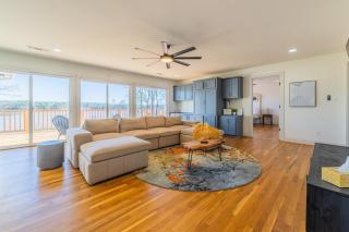 Private Dock & Hot Tub: Lakefront Eufaula Escape - 3