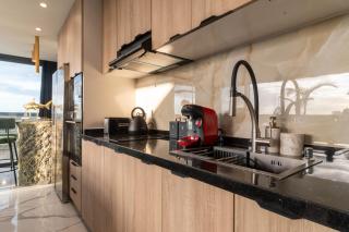 Luxury Jacuzzi 2 BDR Apartment - Sea & Hassan II View - 6