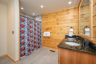 Cozy Creek Cabin - 9