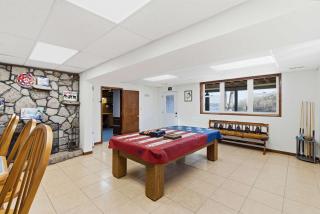 Lakeside Brick Retreat For 8 - 6