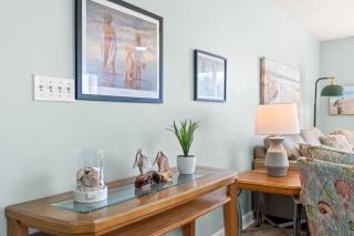 Pelican Isle 218 - 3