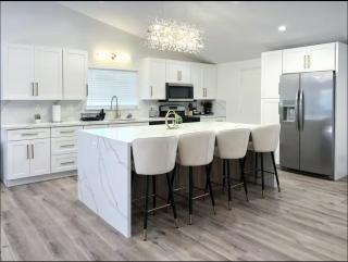 stunning Poolside villa - 5