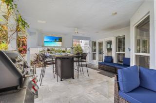 luxurious, largepool, wateraccess, outdoor living - 7