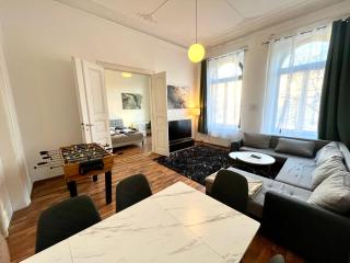 Direkt an der Arena, Waldstraße - 9