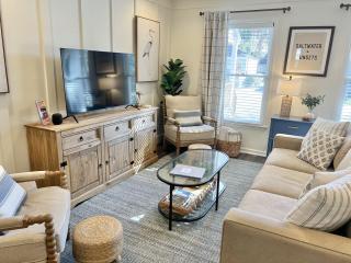 King Street Retreat Charming, Fully Updated Townhome - 7