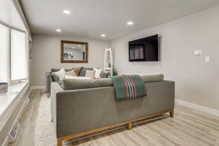 3 Blocks to Lambeau Field! Bright Home with Yard - 5