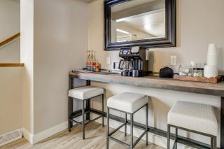 3 Blocks to Lambeau Field! Bright Home with Yard - 2