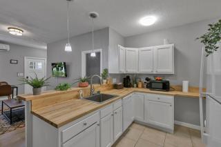 Modern 2BR Yale Townhouse Near Downtown Columbus - 5