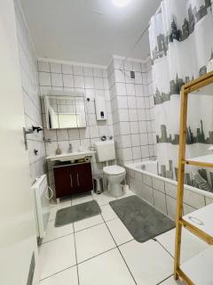 Modern & Elegant 2-Room Apartment - 4