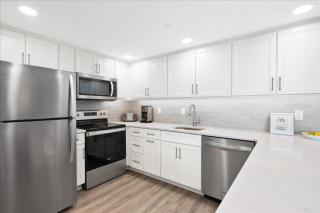 2 Bedroom Oceanfront Condo in Desired Quay Building - 3