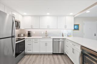 2 Bedroom Oceanfront Condo in Desired Quay Building - 1