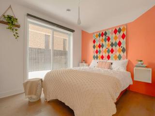 101 - Stylist Boho King&Queen 2BR,DT & Parking - 2