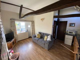 Forge Cottage, Cosy Couples Retreat in the Devon Countryside, Indoor Pool, Tennis Court and Tarka Trail Access - 1