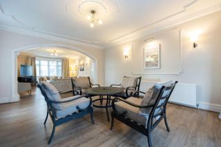 Detached House In Prestwich Sleeps 10 with Parking - 4