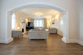 Detached House In Prestwich Sleeps 10 with Parking - 3