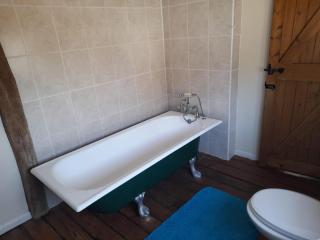 Coach House, Family-Friendly, Sleeps 8 with Indoor Pool, Tennis Court & Tarka Trail Access for cycling - 3