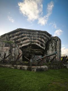 GITE A THEME D-DAY - situé à 15mn d'Omaha Beach - Animaux OK - Terrain clos - Aucuns voisins - WIFI - 4