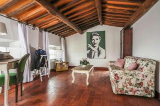 Historic Villa With Lake And Sea Views - 1