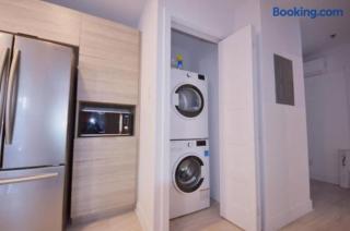 102 - Romance Cozy 2BR with Patio, Gym, Parking, DT&Airport - 1